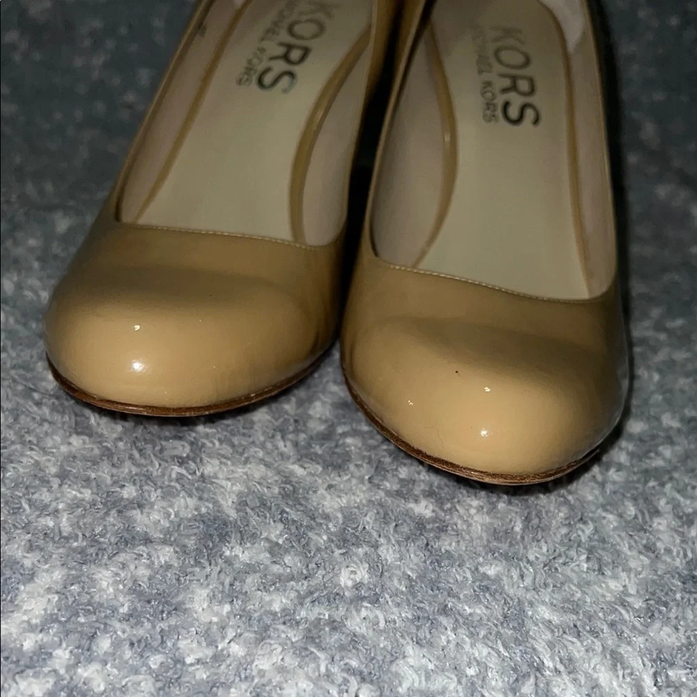 Michael Kors Tan Patent leather sole Heels Timeless Design for perfect fit